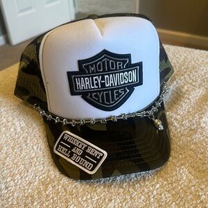 Harley-Davidson White and Camo Cap with Chain
